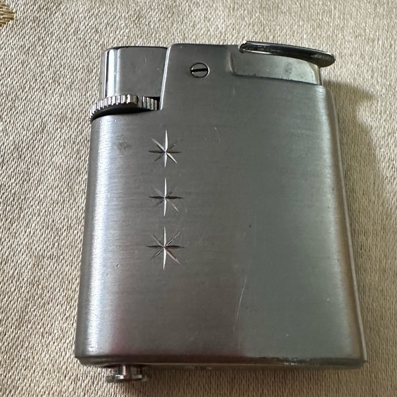 Vintage Ronson Oval Chrome Flint & Gas Lighter. Made in England. - Picture 1 of 8